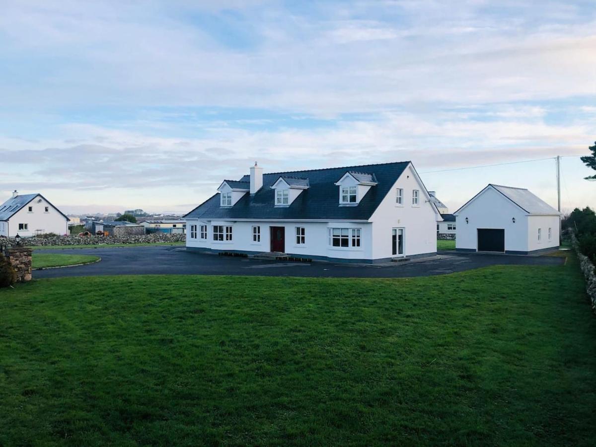 Connemara. 3 Bedroom, 8 Bed, Holiday Home Galway Bagian luar foto