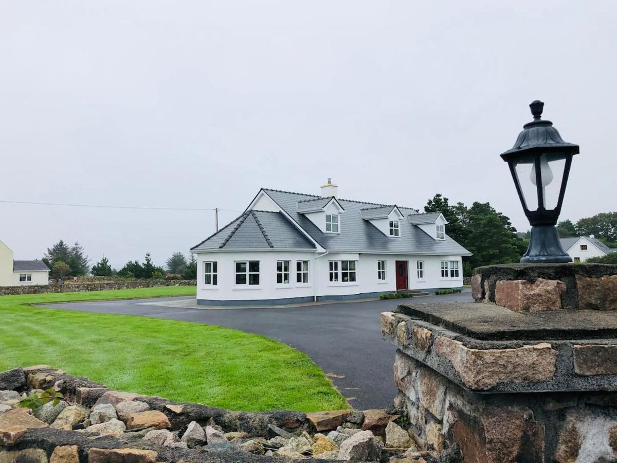Connemara. 3 Bedroom, 8 Bed, Holiday Home Galway Bagian luar foto