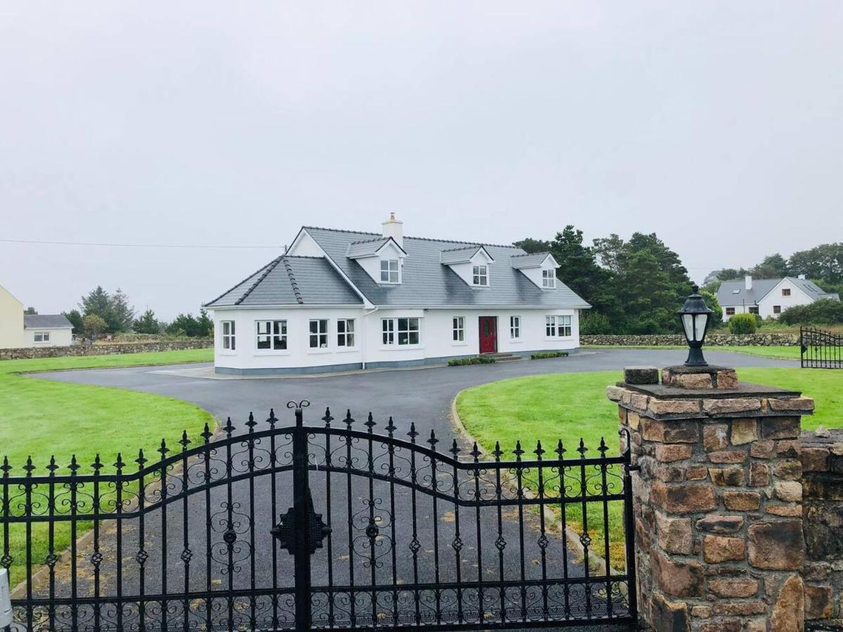Connemara. 3 Bedroom, 8 Bed, Holiday Home Galway Bagian luar foto