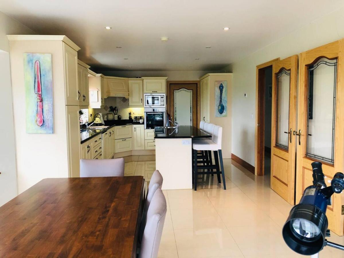 Connemara. 3 Bedroom, 8 Bed, Holiday Home Galway Bagian luar foto
