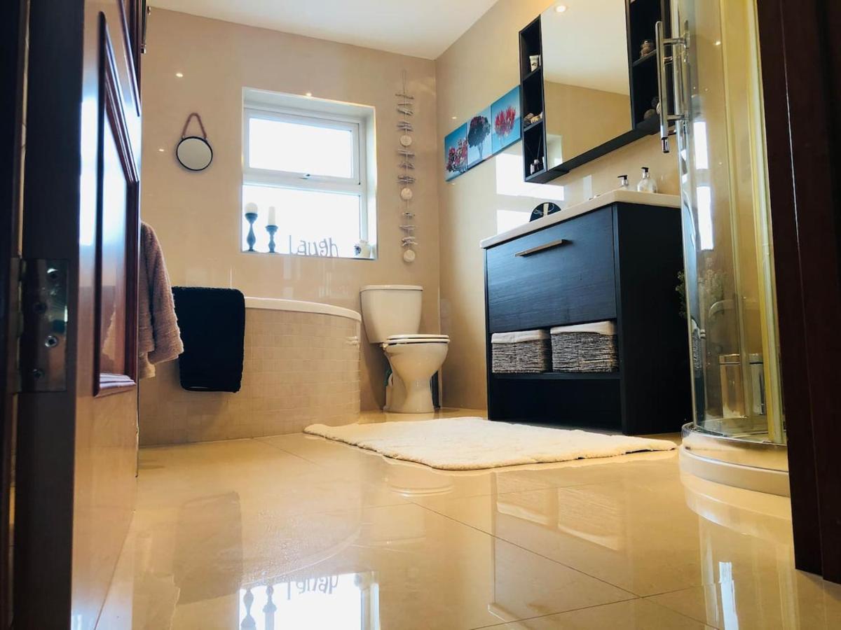 Connemara. 3 Bedroom, 8 Bed, Holiday Home Galway Bagian luar foto