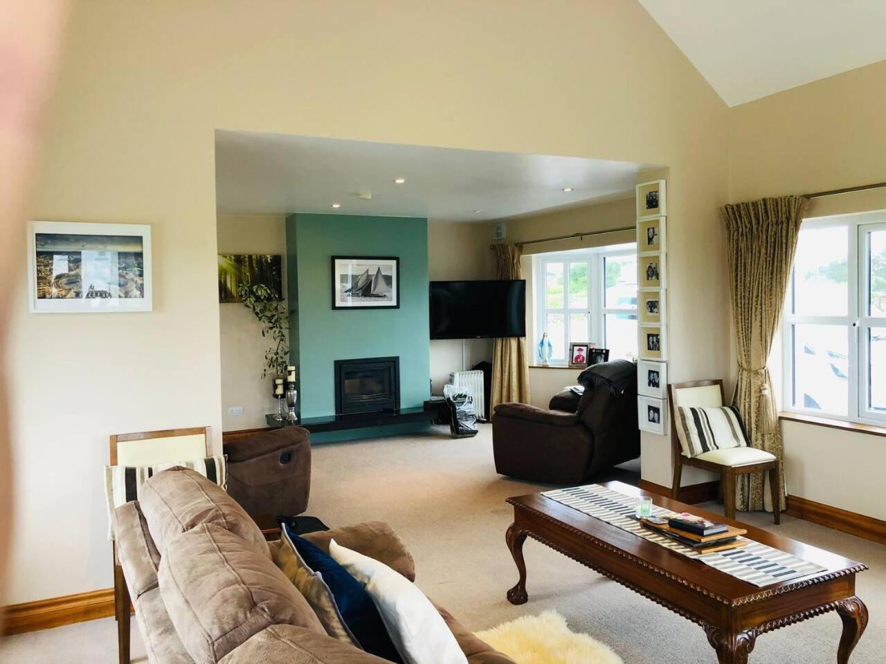 Connemara. 3 Bedroom, 8 Bed, Holiday Home Galway Bagian luar foto