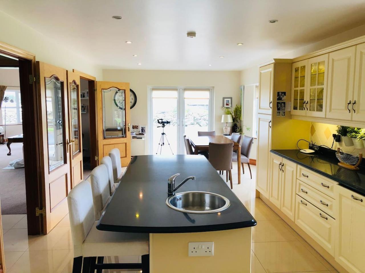 Connemara. 3 Bedroom, 8 Bed, Holiday Home Galway Bagian luar foto