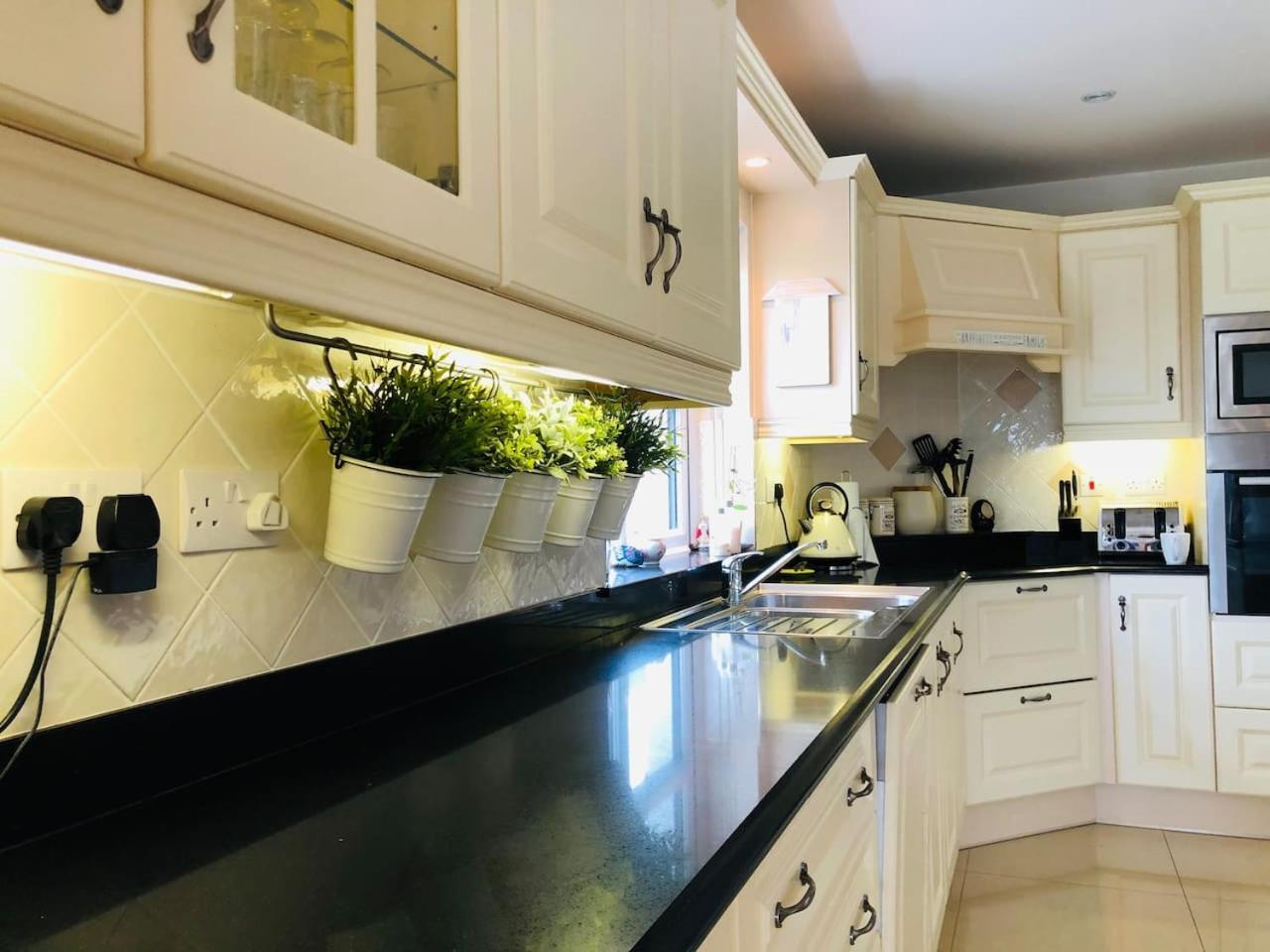 Connemara. 3 Bedroom, 8 Bed, Holiday Home Galway Bagian luar foto