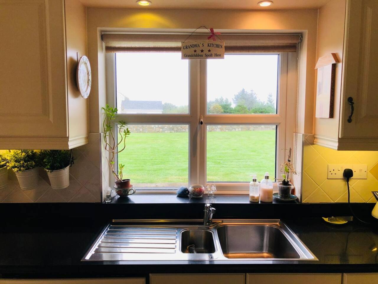 Connemara. 3 Bedroom, 8 Bed, Holiday Home Galway Bagian luar foto