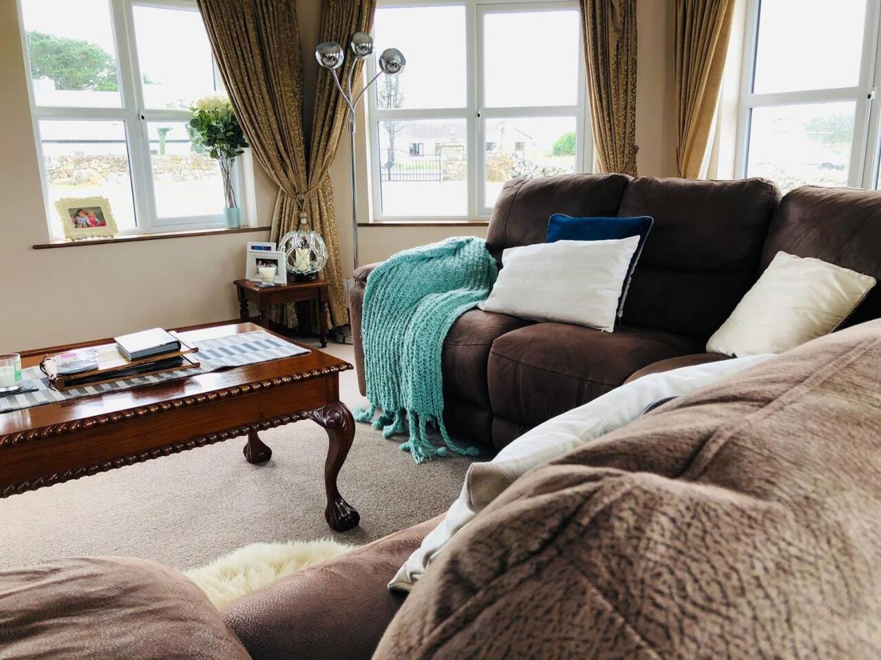 Connemara. 3 Bedroom, 8 Bed, Holiday Home Galway Bagian luar foto