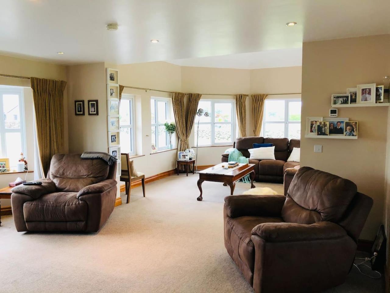 Connemara. 3 Bedroom, 8 Bed, Holiday Home Galway Bagian luar foto