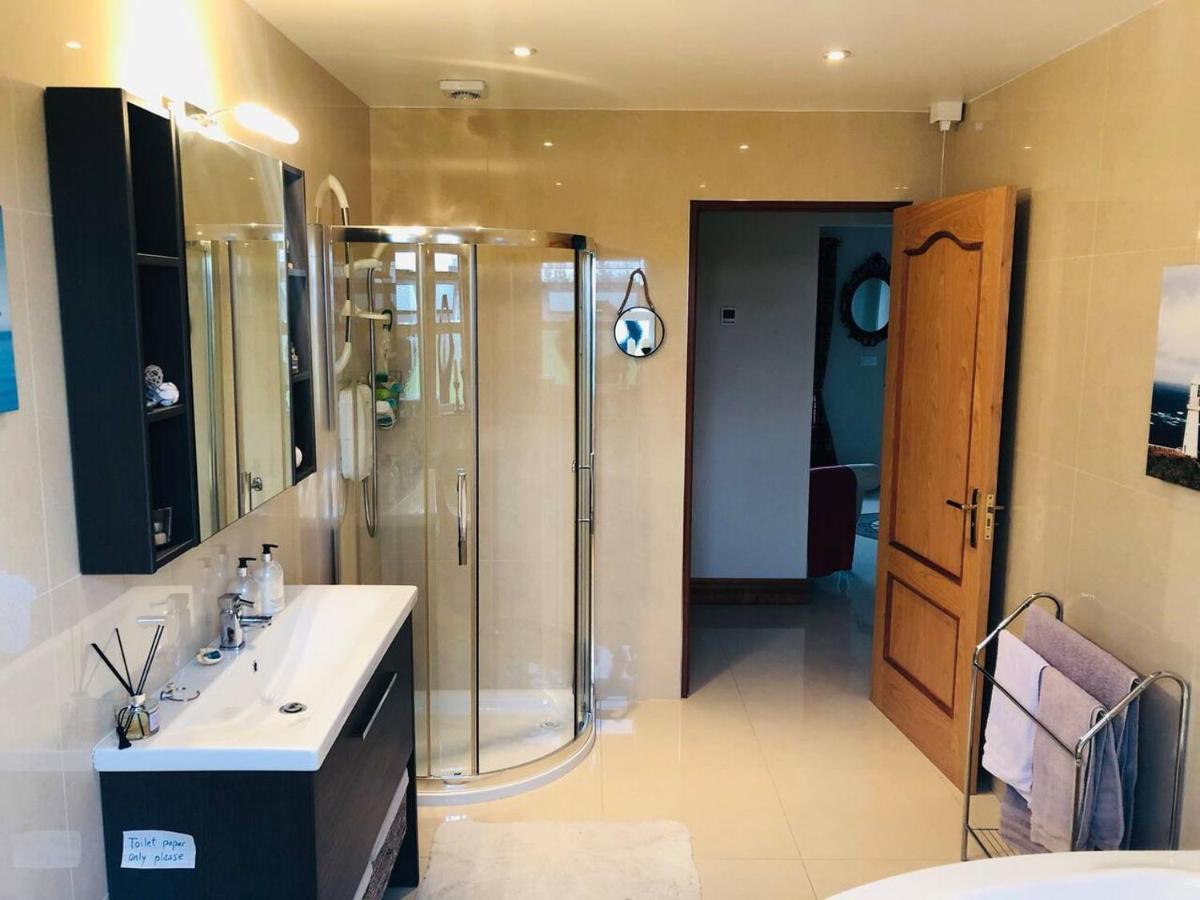Connemara. 3 Bedroom, 8 Bed, Holiday Home Galway Bagian luar foto